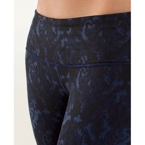 EUC LULULEMON Wunder Under Beautiful Baroque Inkwell Surge Size 8